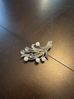 Vintage Elegant Crystal and Pearl-Like Beaded Silver-Toned Brooch Pin