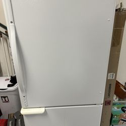 Maytag refrigerator PBF1951HEW - Excellent Working Condition