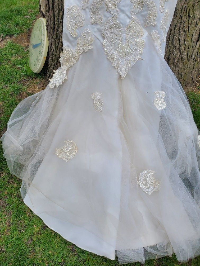 WEDDING DRESS
