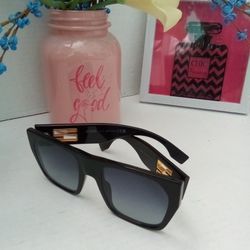 FENDI Sunglasses FE40124i 01B 54 21 145 in Black/Gradient Gray.