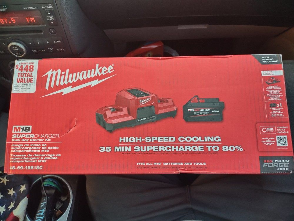 Milwaukee Dual Charger And Xc8.0 Battery