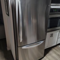 LG Refrigerator LRDCS2603S Almost New