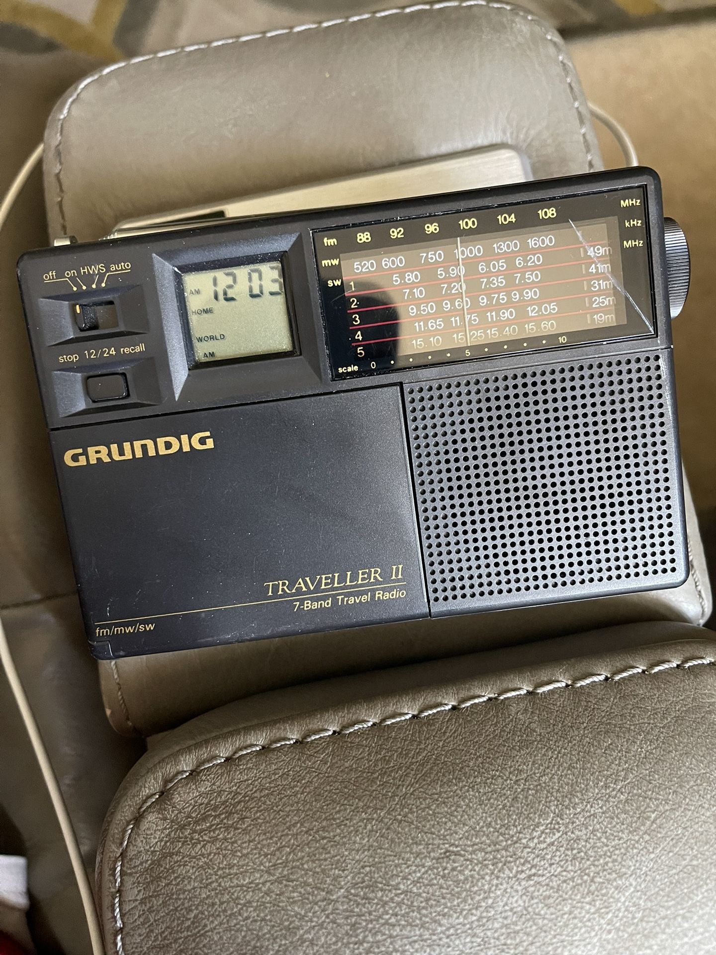 GRUNDIG TRAVELERS RADIO 