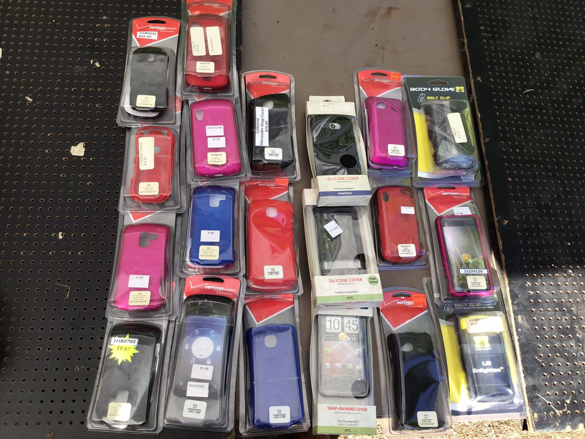 Free Cell Phone Case! Free Free Free! There’s 20 of them! All Brand New! Come get some! Free! Lake Stevens area