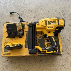 DEWALT 20V MAX XR Lithium-Ion 2-1/8 in. 18-Gauge Electric Cordless Brad Nailer Kit w/ 2.0Ah Battery, Charger and Contractor Bag