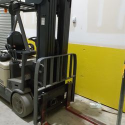Electric Forklift With Charger