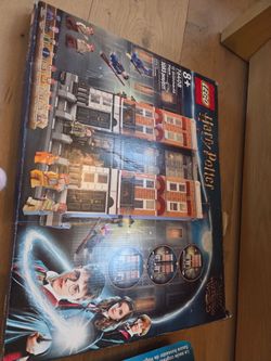 Harry potter 2 sets grimmauld place and hogwarts whomping wallow