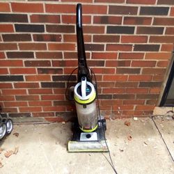 Bissell Swivel Pet Vacuum 40.00