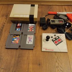 Original Nintendo NES With Zapper And Games 
