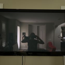 50 Inch Panasonic Viera Flatscreen TV + Wall Mount