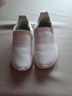 White tennis shoes