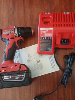18v Milwaukee drill driver And battery 4ah And Charger