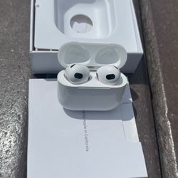 AirPods (3rd Generation) With Lightning Charging Case 