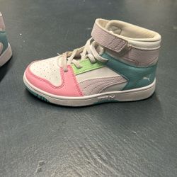 Girls Pumas Shoes 