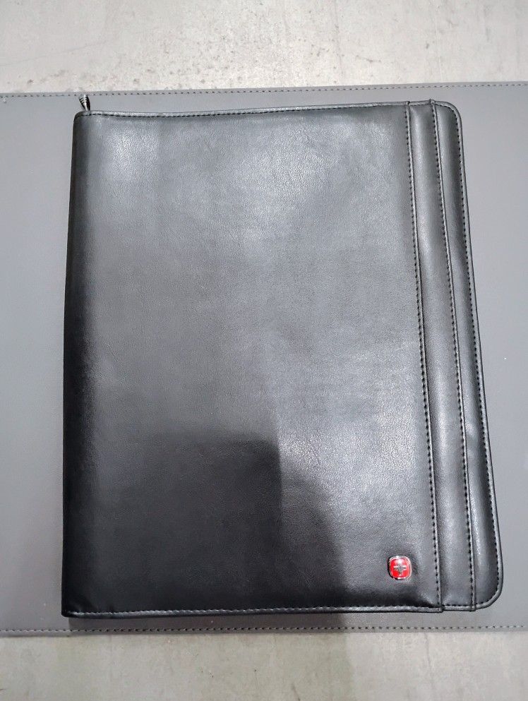 SWISS GEAR By Wenger Venture Zippered Presentation Padfolio - Black (13.8 x 11 x 2 in)