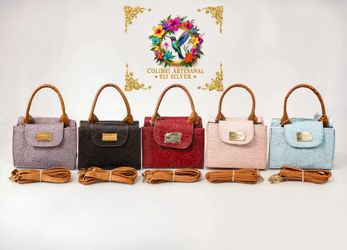 Bolso Artesanal de piel grabada.