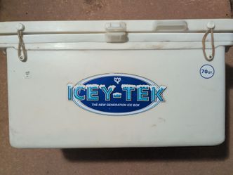 Icey-Tek 70 qt cooler — boat / marine ice chest