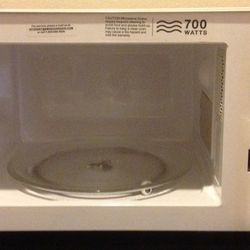700 Watt Microwave