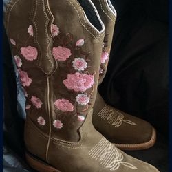 Flower, Mexican boots