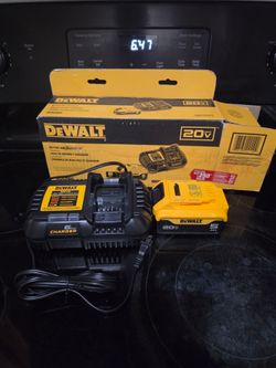 Dewalt 5AH Lithium Ion Battery and charger kit brand new never used Hablo español
