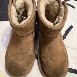 Uggs kids size 13c