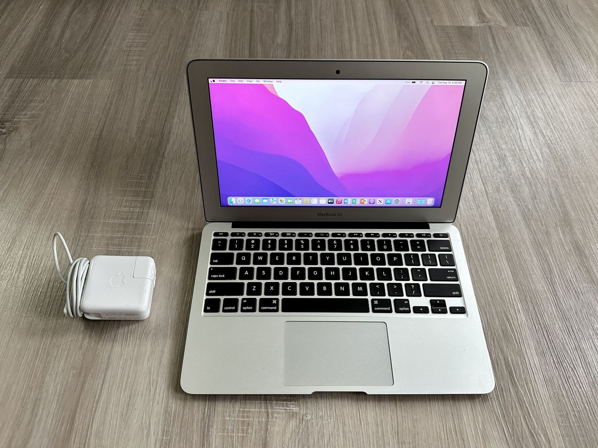 APPLE MacBook Air 11インチ Early 2015 i5APPLE