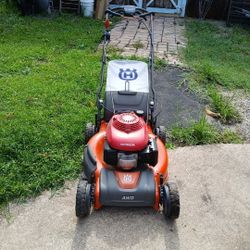 Honda Lawn Mower Self Propled 180 Cash Takes It