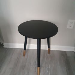 Round side TABLE, GREAT CONDITION 