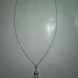 14k White Gold Chain And Pendant With Cubics Stones Chain Lent 18 Used