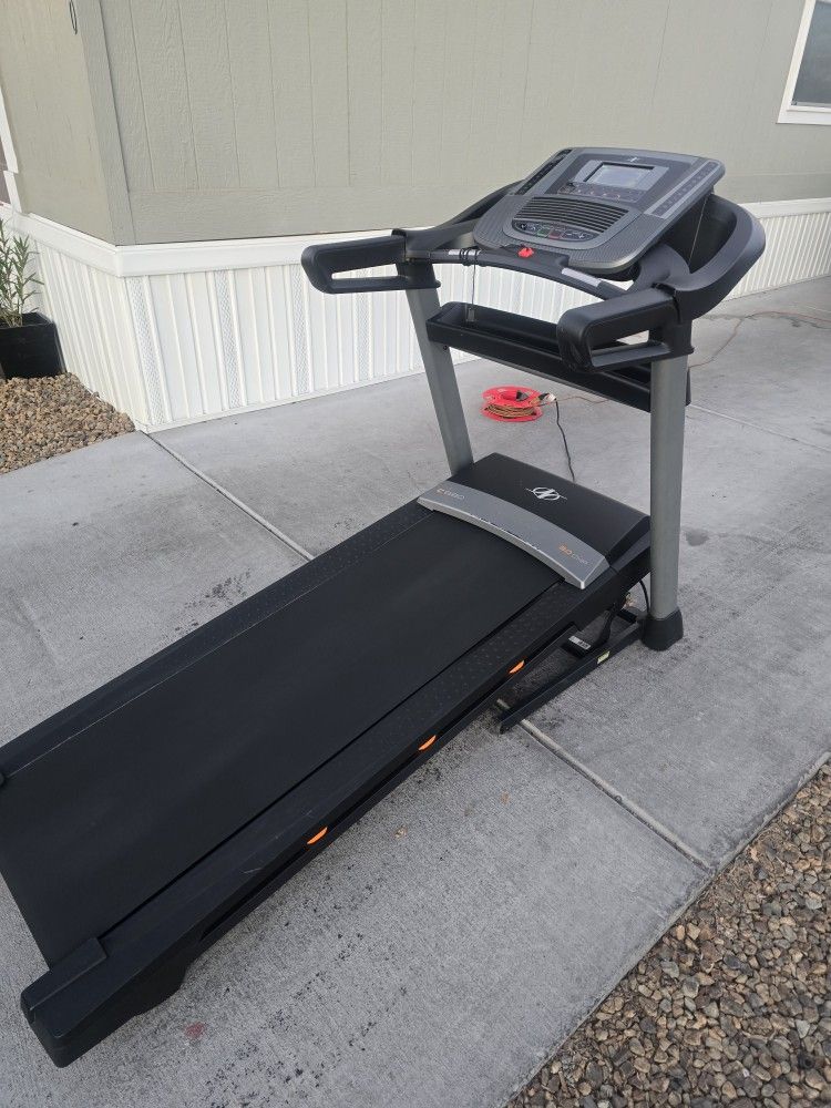 NordicTrack C990 Treadmill