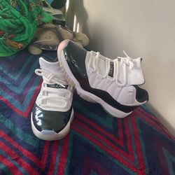 Jordan 11 Green Emerald (Damaged Box)