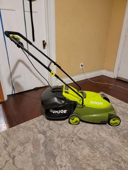 SunJoe 14 Inch 28 Volt Amp Cordless Battery Powered Lawnmower