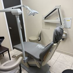 Fully Functional Dentist Chairs With Light