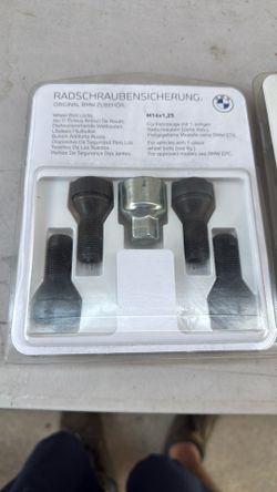 BMW Wheel Lock Set