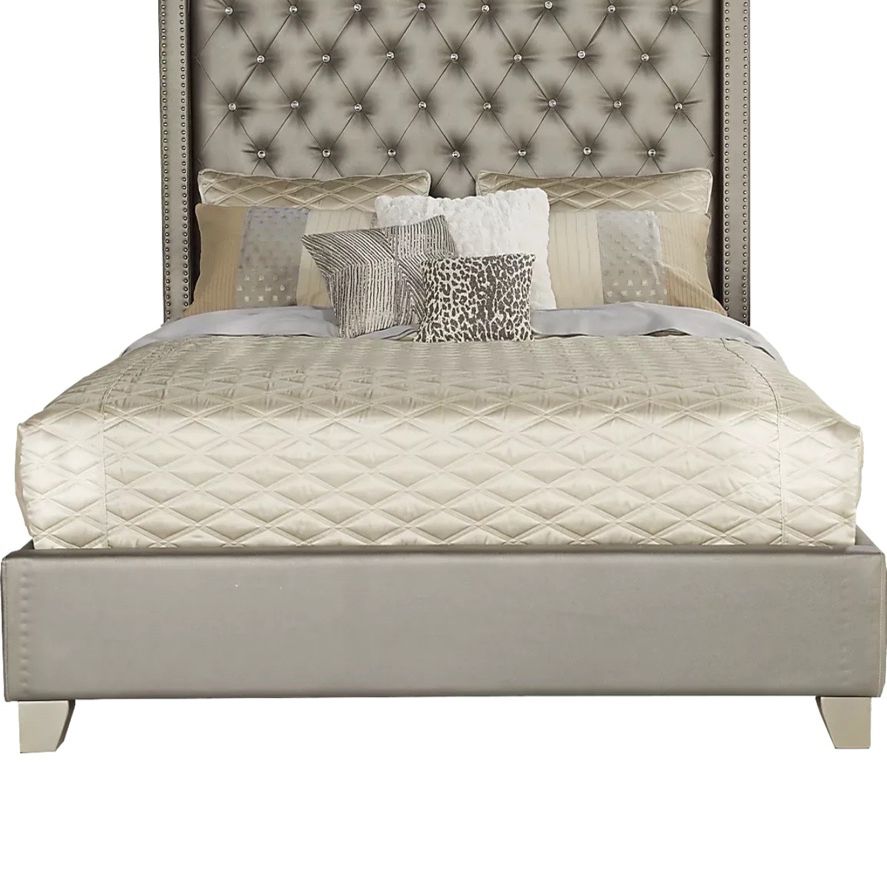 Queen Bed & Dresser For Sale!