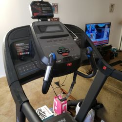 Horizon 7,0 AT Treadmill Brand NEW!