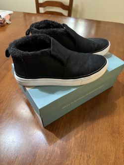 Woman’s Shoes - Toms 