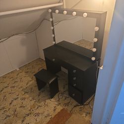 Make Up Desk 
