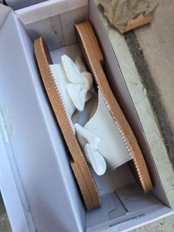 Bow sandals