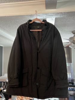 2X black Women’s winter parka with detachable hood