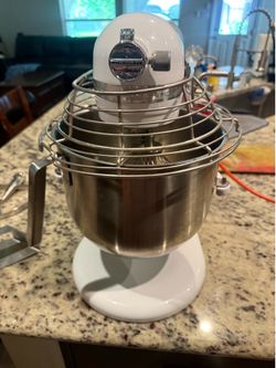 Batidora Comercial Kitchen Aid de 8 cuartos 10 velocidades con accesorios en New Caney 77357 $700 como nueva usada un par de veces