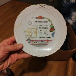 7 1/4 Inch Wall Plate     The Kitchen Is Closed Due To Illness I'm Sick Of Cooking 