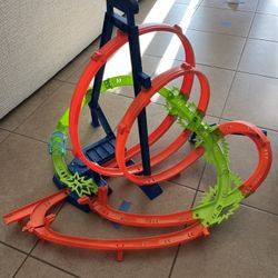 Hot Wheels Action Mid Air Multi Toy Vehicle Play Set