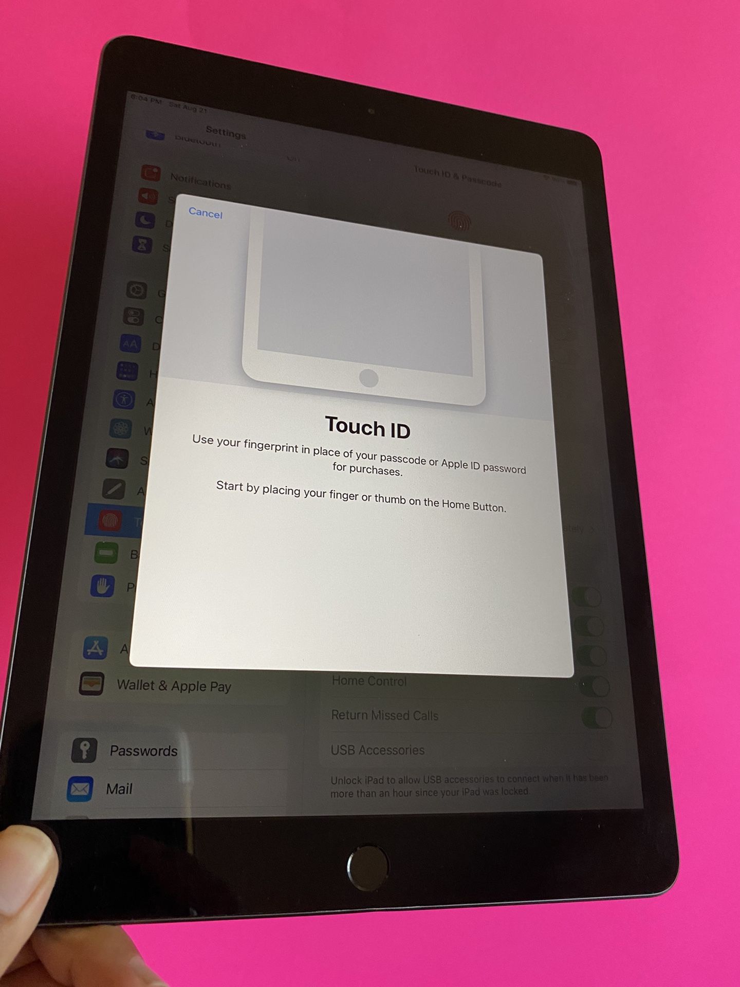 Apple IPad 7th Generation (10.2β Retina Display / Touch ID / 2019 model) 32GB with Accessories (Apple pencil compatible)