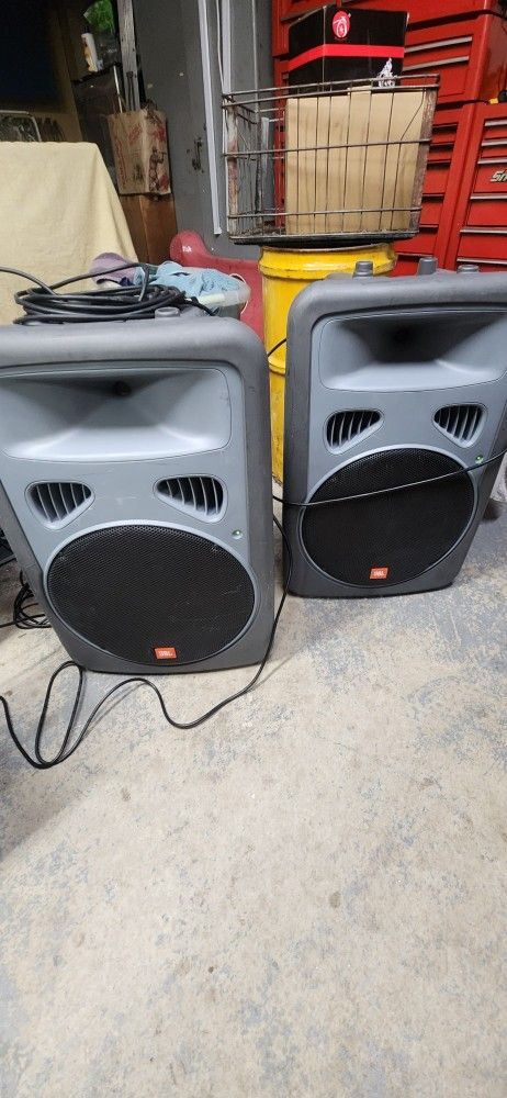 JBL EON15 P Powered Speakers 2 Available