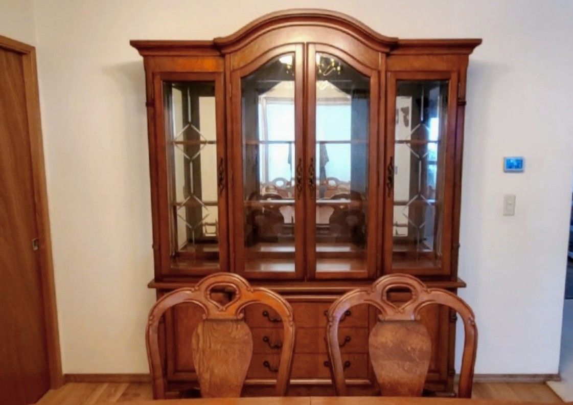 Hutch & Dining Set