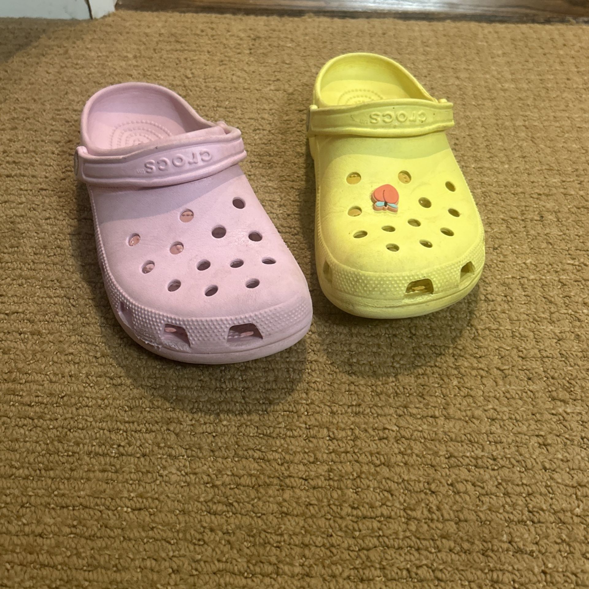 Crocs Mismatch Pink And Yellow