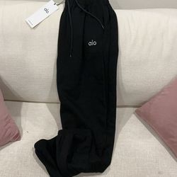 alo  Open Bottom Sweatpants “Accolades “size:LARGE color: BLACK