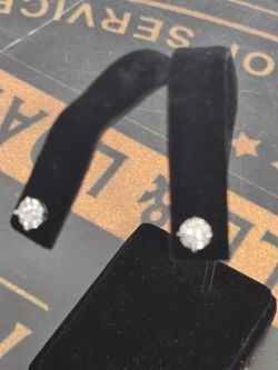14kt white gold studs