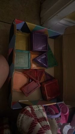 Magnet tiles